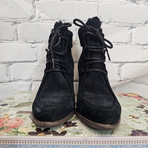 Ugg Annalise Suede Boots - Picture 5 of 8